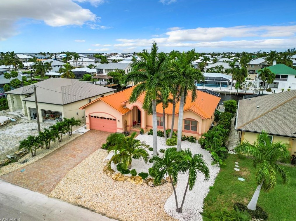 2389 Cherimoya Ln, Saint James City, FL 33956
