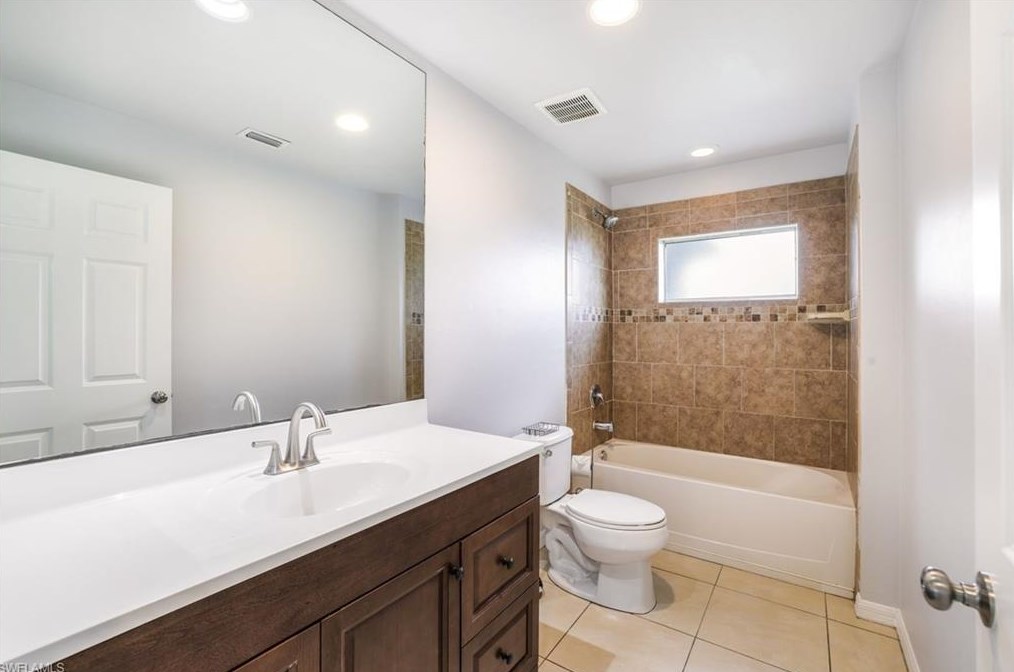 4226 58 Ave, Naples FL 34120-4021 exterior