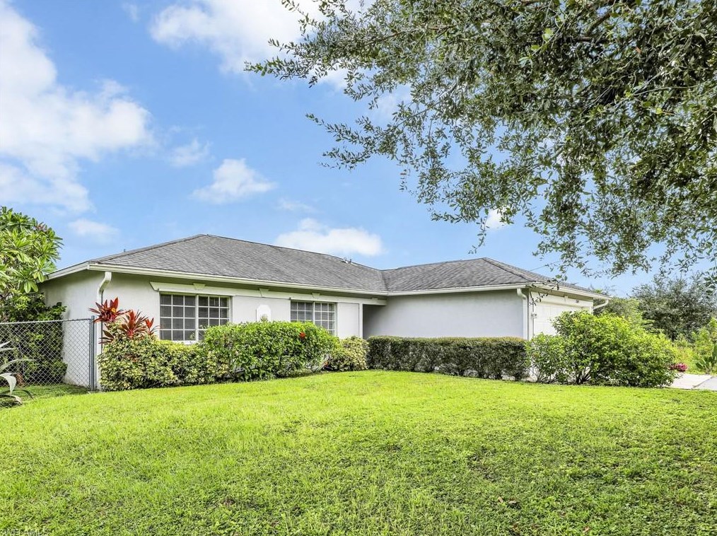 2845 31 Ave, Naples FL 34117-8449 exterior