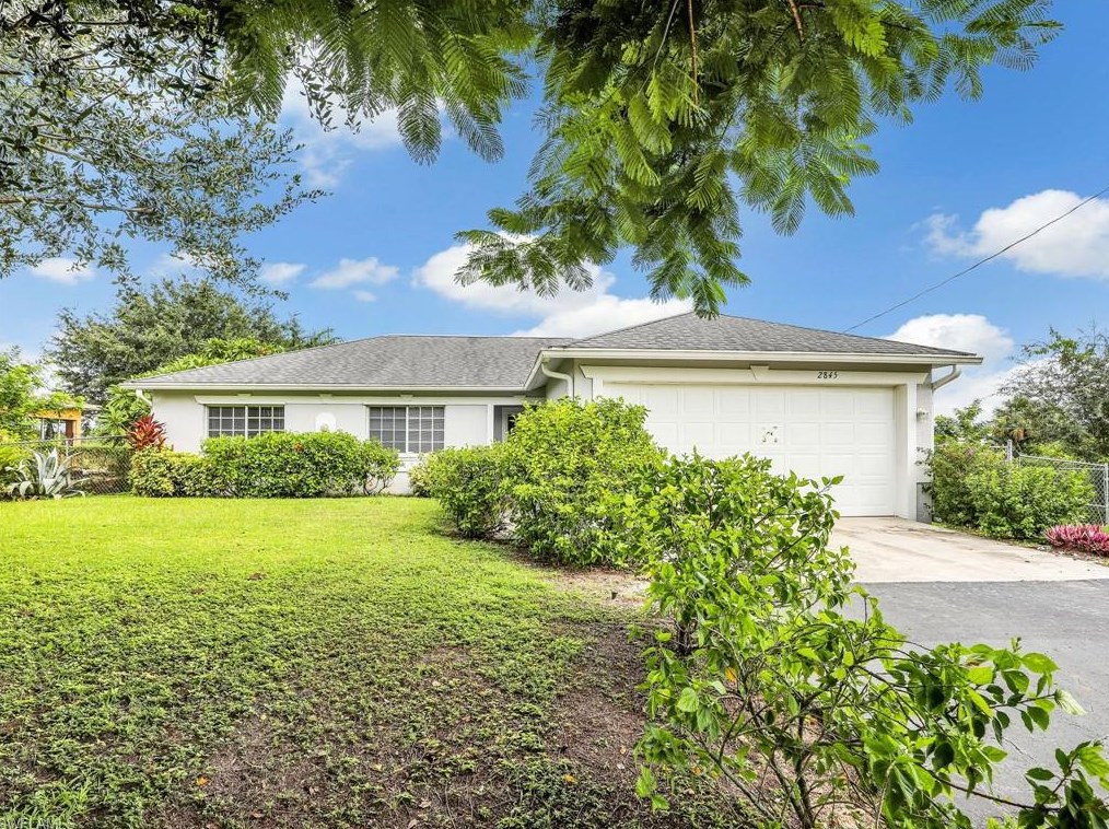 2845 31st Ave, Naples, FL 34120-4541