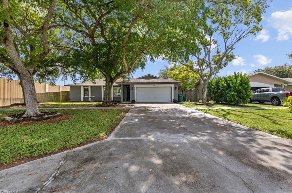 3310 Valencia Dr, Naples, FL 34120-1451