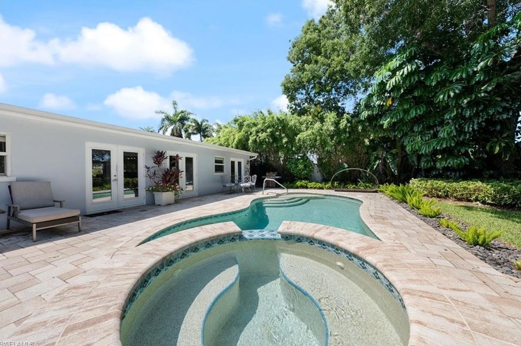 1171 14 Ave, Naples FL 34120-5600 exterior