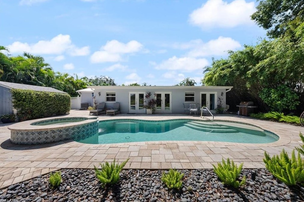 1171 14 Ave, Naples FL 34120-5600 exterior