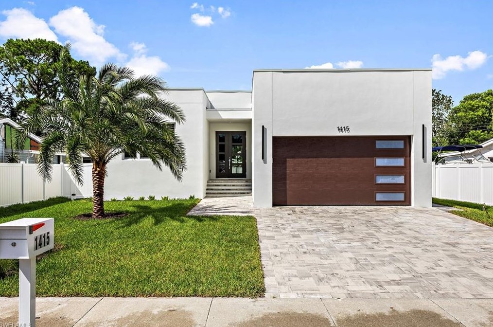 1415 13th Ave, Naples, FL 34102-3467