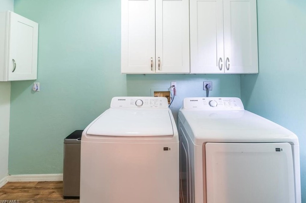 1031 Rdg St, Naples FL 34103-4224 exterior