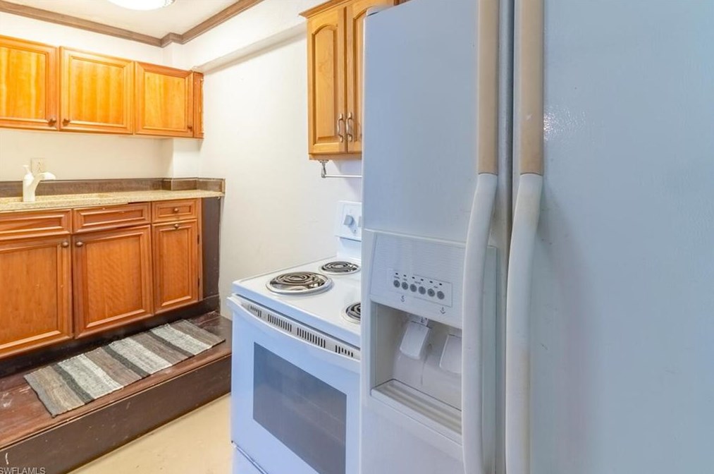 1031 Rdg St, Naples FL 34103-4224 exterior