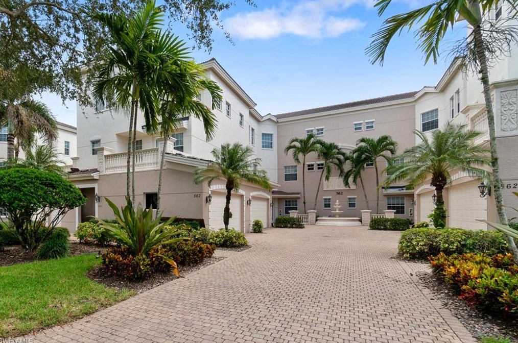 562 Avellino Isles Cir, Naples FL  15201-2379 exterior