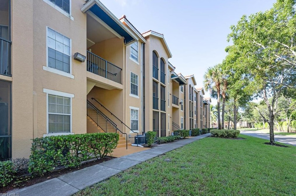 8687 River Homes Ln, Bonita Springs, FL 34135-4339