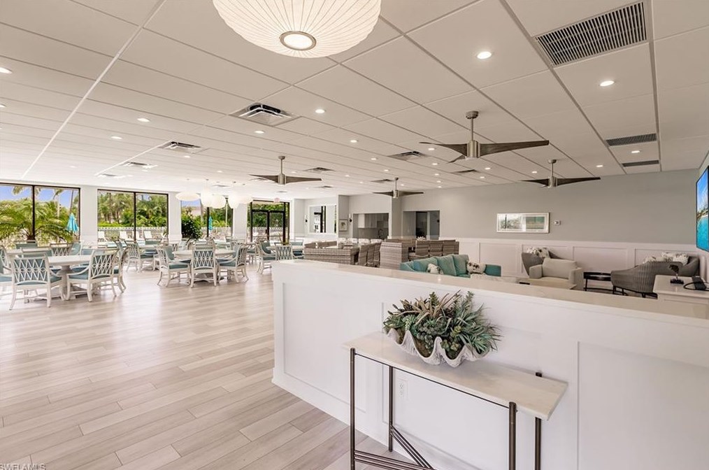 4018 Crayton Rd, Naples FL  34103-3533 exterior