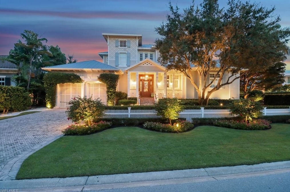 1975 Gulf Shore Blvd, Naples, FL 34102-7565