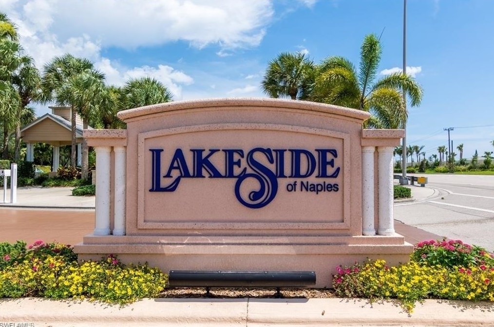 2885 Citrus Lake Dr, Naples FL  34109-7658 exterior