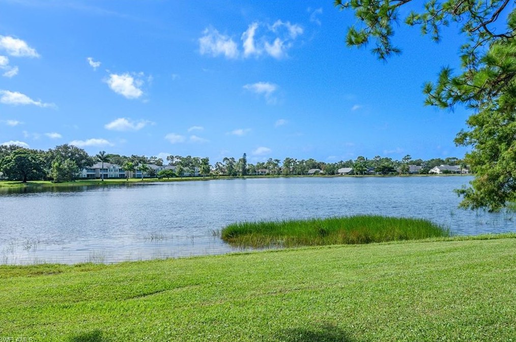 1712 Kings Lake Blvd, Naples, FL 34112-5319