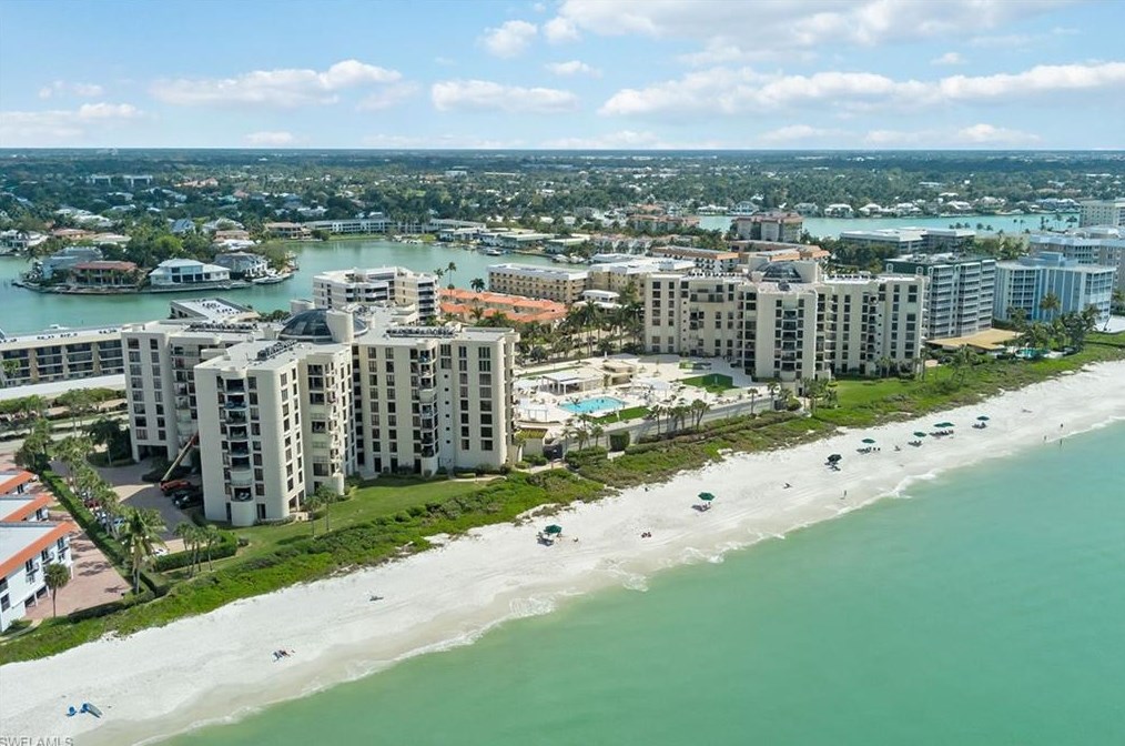 3115 Gulf Shore Blvd, Naples FL 34103-3909 exterior