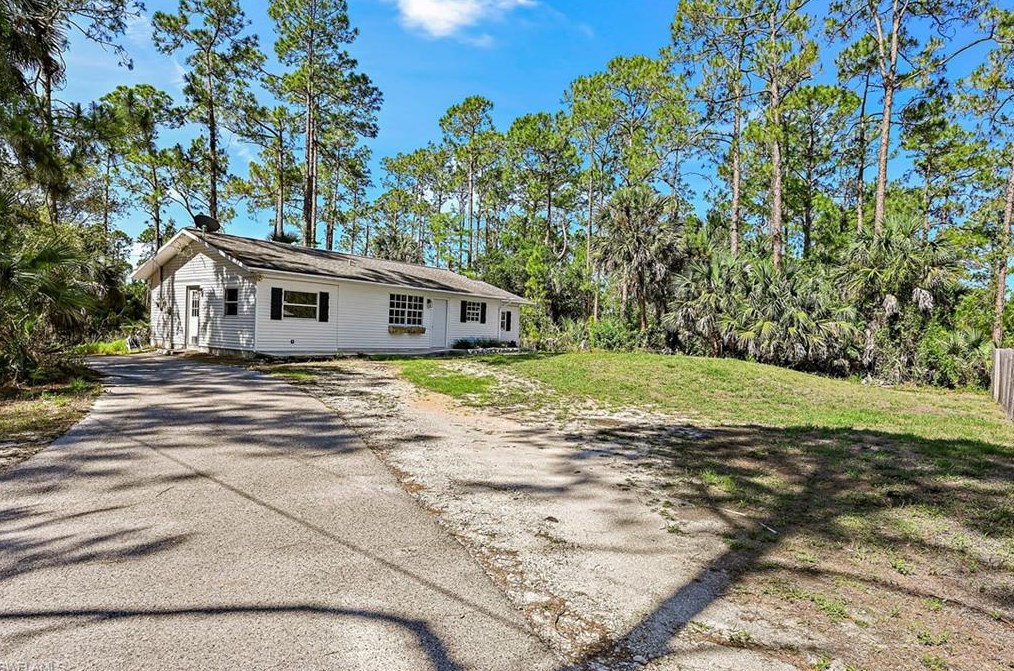 390 12th Ave, Naples, FL 34120-6310