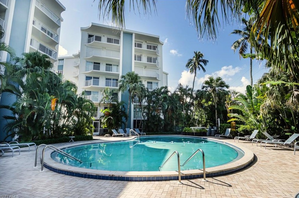 1300 Gulf Shore Blvd, Naples FL  34102-4912 exterior