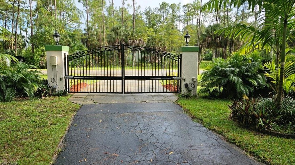 3241 25 Ave, Naples FL 34120-1387 exterior