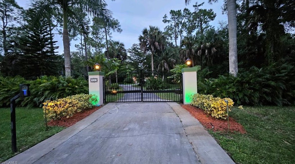 3241 25 Ave, Naples FL 34120-1387 exterior