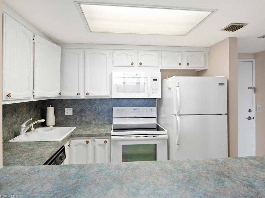 180 Seaview Ct, Marco Island FL  10132-3302 exterior