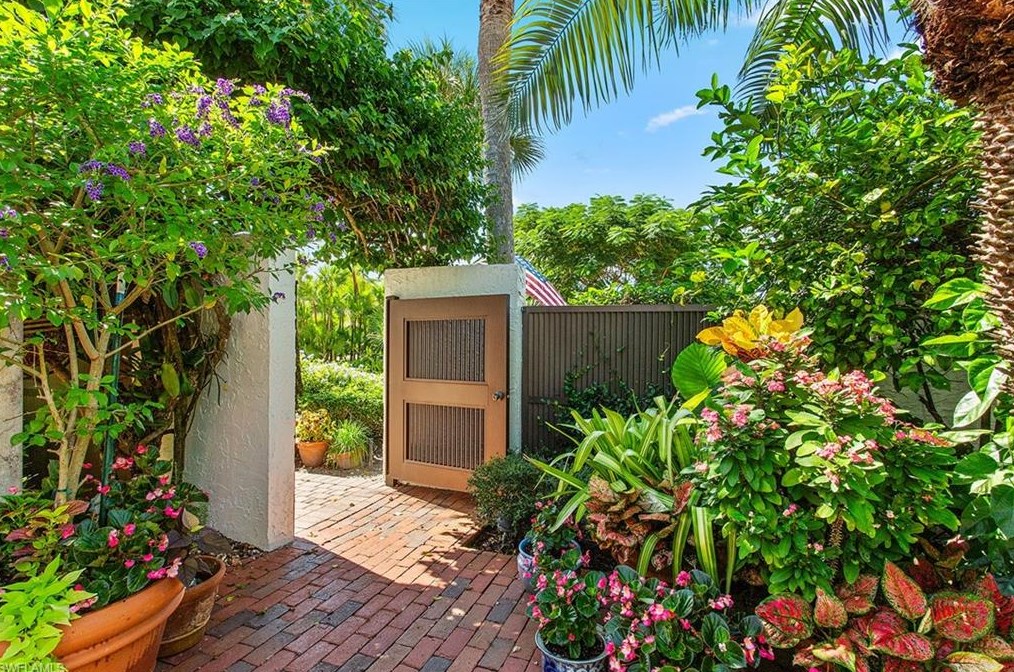 505 Tierra Mar Ln, Naples, FL 34108-2712