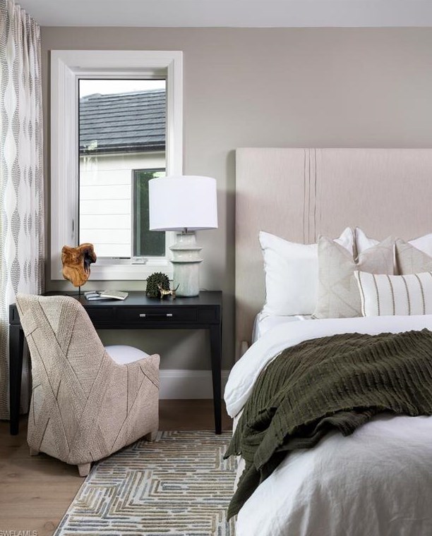 3131 Gin Ln, Naples FL 34102-7815 exterior