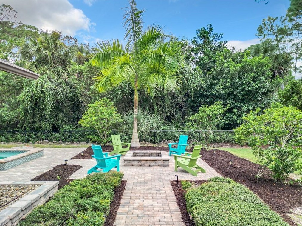 4490 1 Ave, Naples FL 34102-6006 exterior