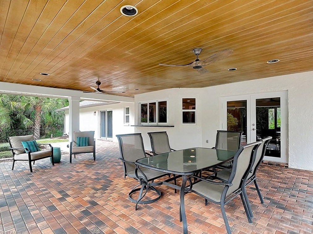 4490 1 Ave, Naples FL 34102-6006 exterior