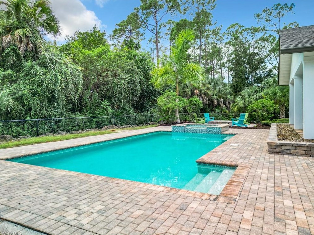 4490 1 Ave, Naples FL 34102-6006 exterior