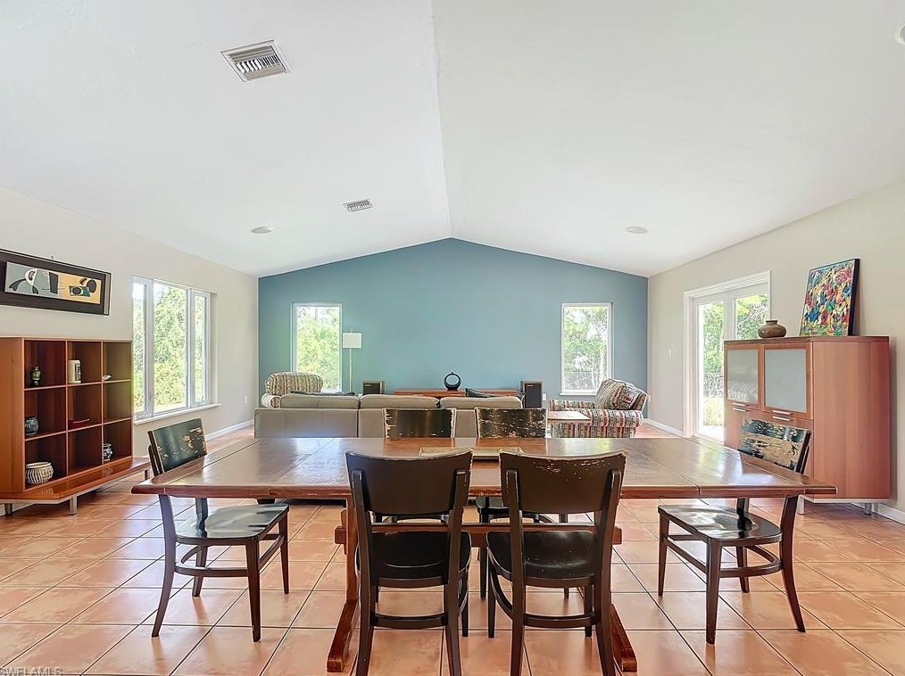 4490 1 Ave, Naples FL 34102-6006 exterior