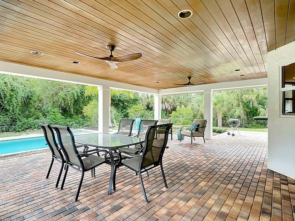 4490 1 Ave, Naples FL 34102-6006 exterior