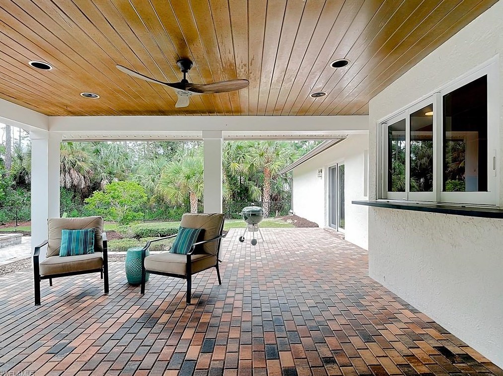 4490 1 Ave, Naples FL 34102-6006 exterior