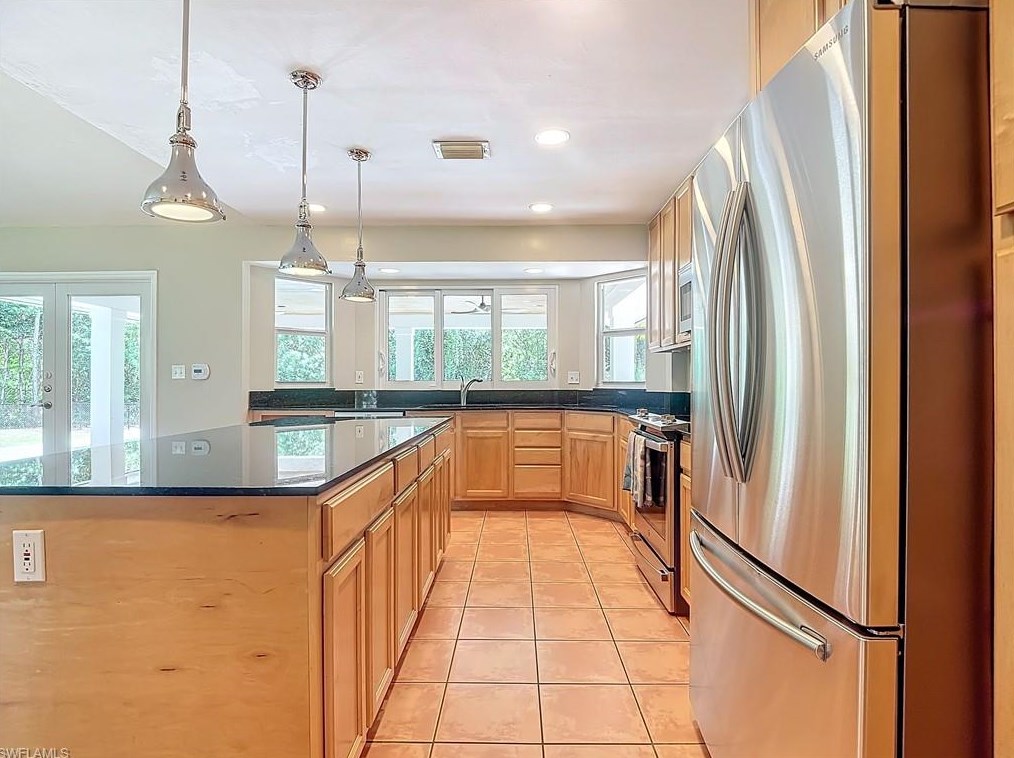 4490 1 Ave, Naples FL 34102-6006 exterior