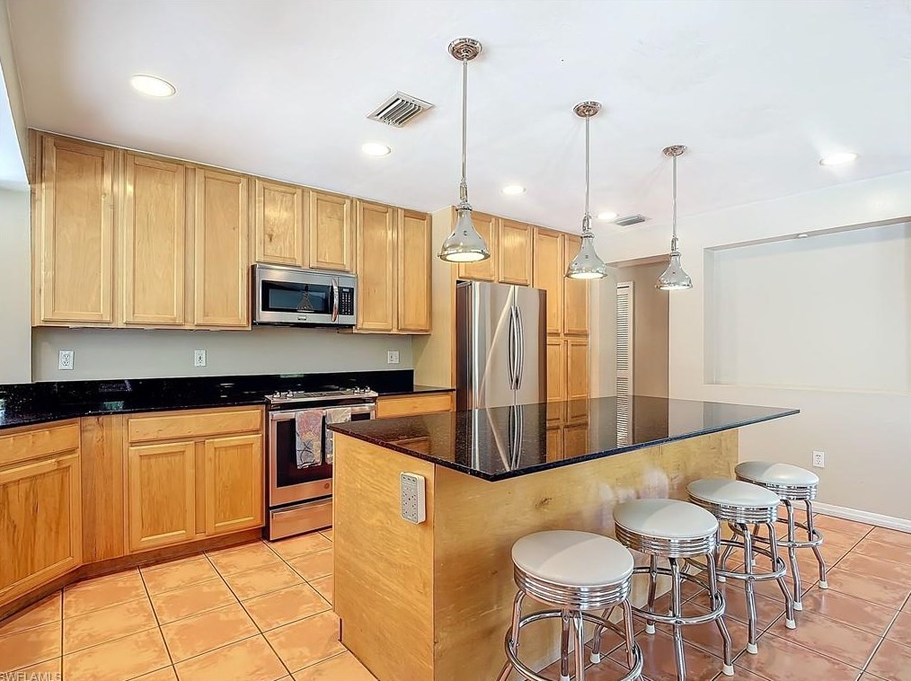 4490 1 Ave, Naples FL 34102-6006 exterior