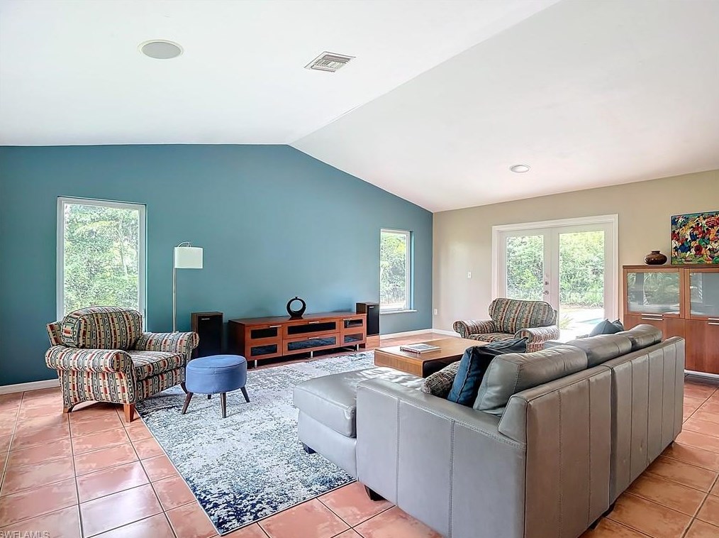 4490 1 Ave, Naples FL 34102-6006 exterior