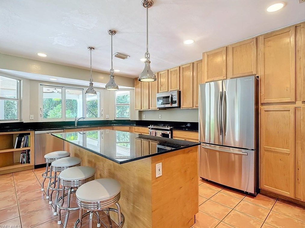 4490 1 Ave, Naples FL 34102-6006 exterior