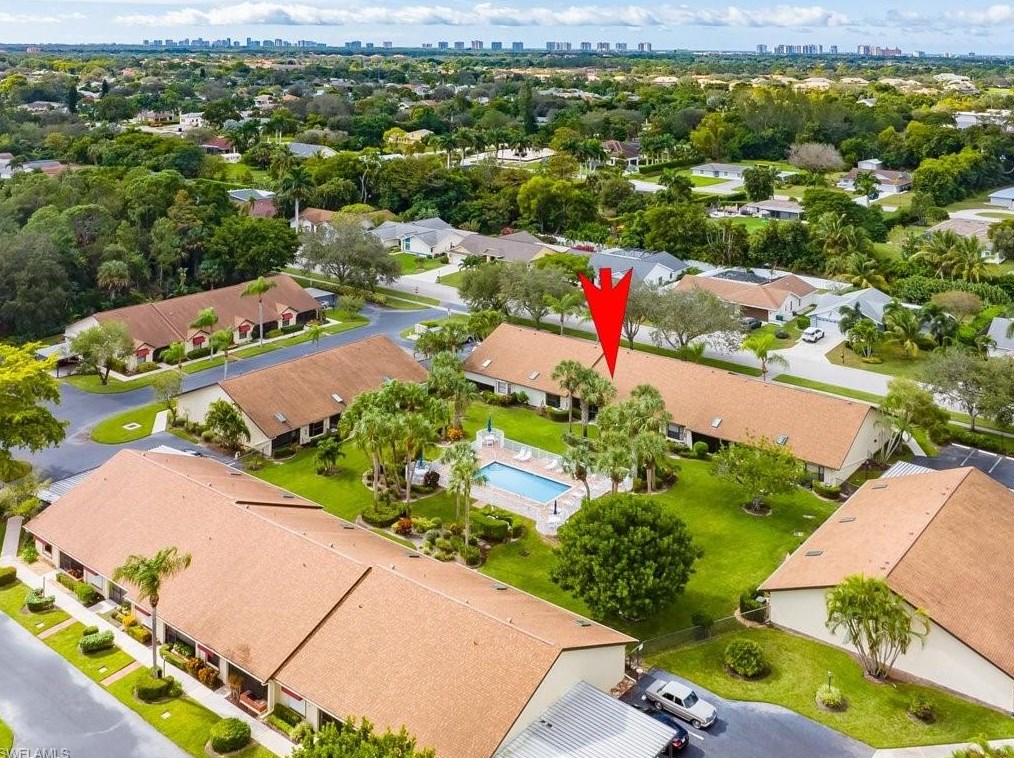 10742 Regent Cir, Naples FL  34109-1559 exterior