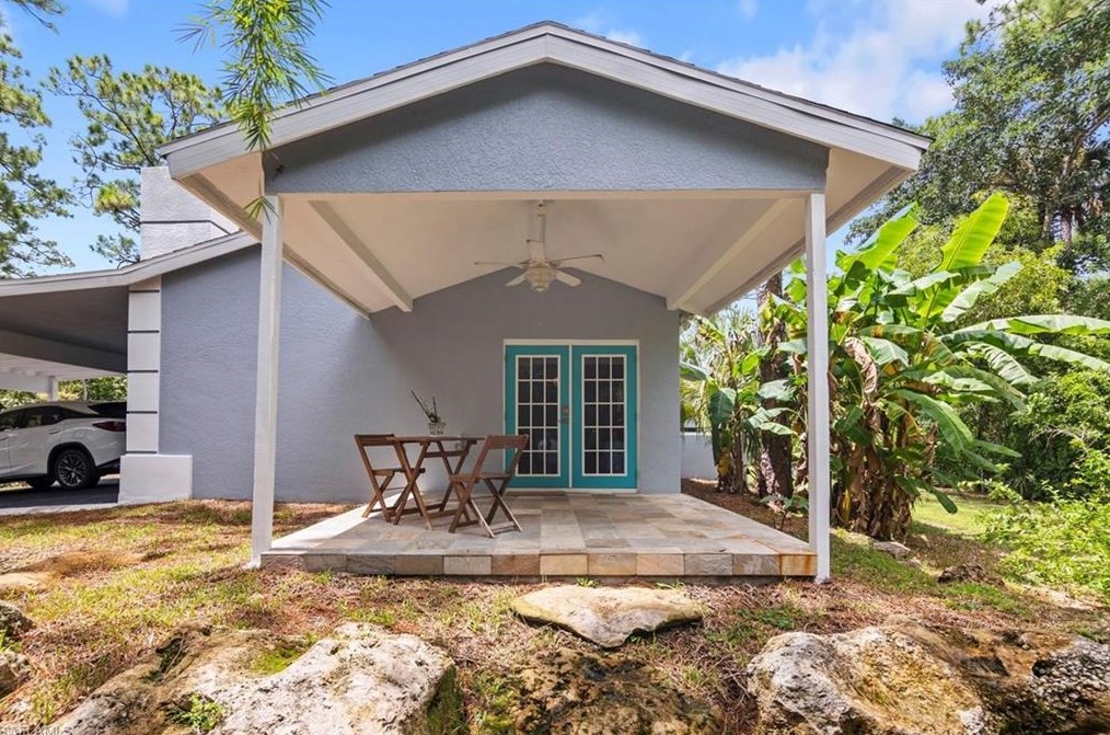 460 9 St, Naples FL 34117-2153 exterior