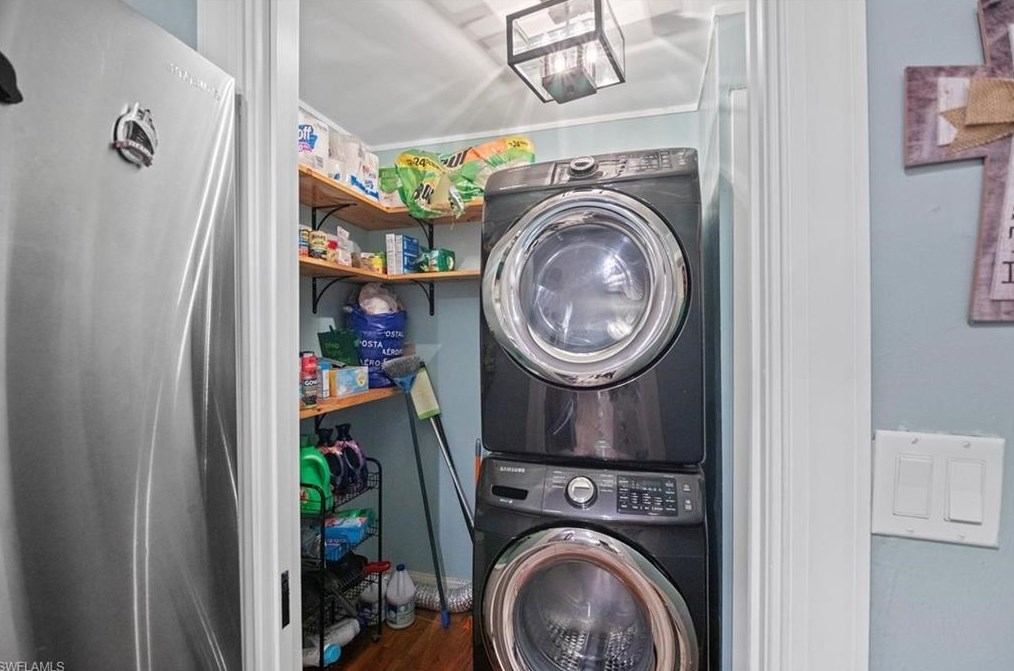 460 9 St, Naples FL 34117-2153 exterior