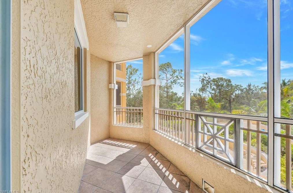 2738 Tiburon Blvd, Naples FL  34109-3612 exterior