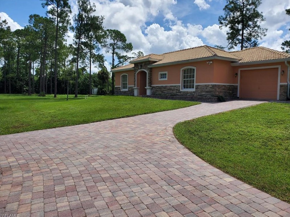 610 7th St, Naples, FL 34117-2131