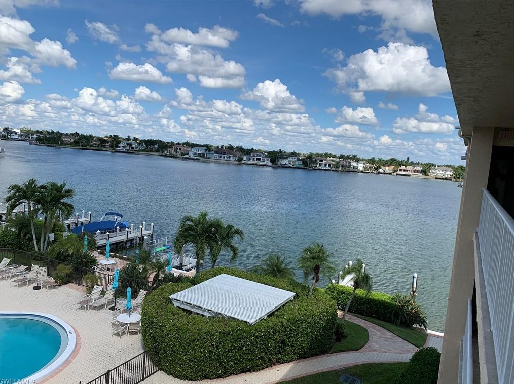 3450 Gulf Shore Blvd, Naples FL 34103-3628 exterior