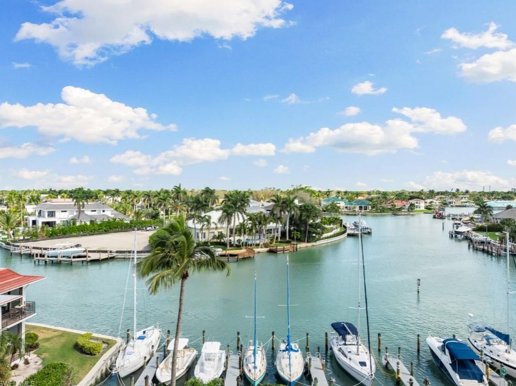 2170 Gulf Shore Blvd, Naples FL 34102-4609 exterior