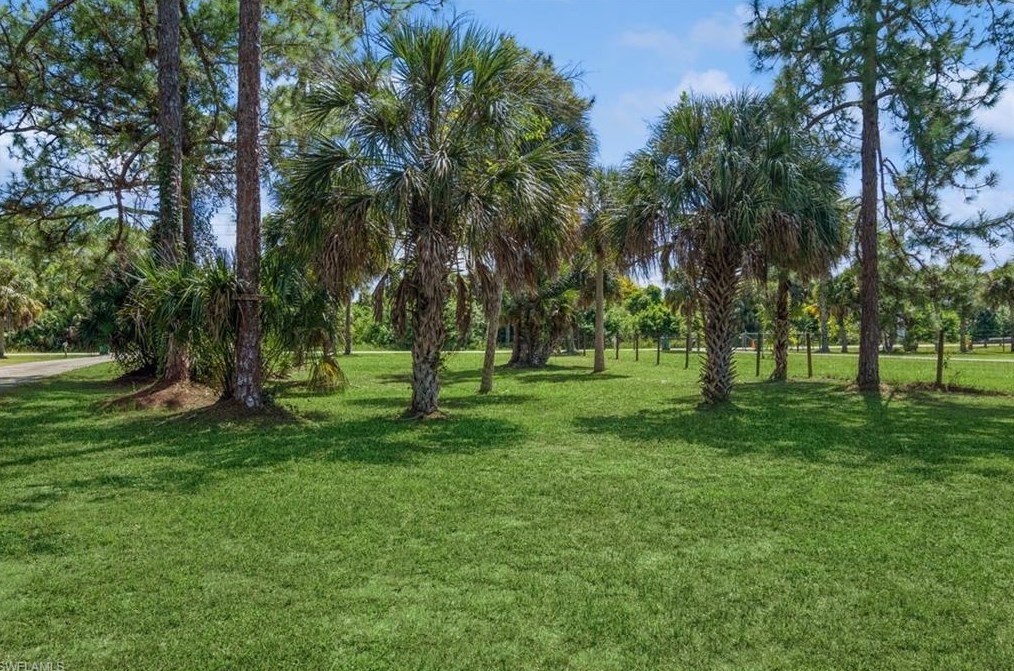 2341 18th Ave, Naples, FL 34120-3516
