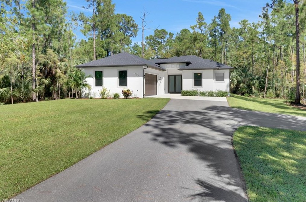 3833 8th Ave, Naples, FL 34117-4924