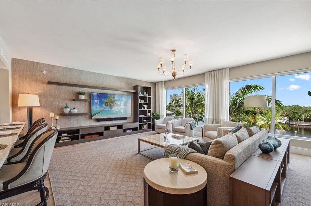 13665 Vanderbilt Dr, Naples, FL 34110-6002