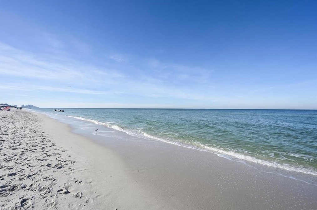 8355 Excalibur Cir, Naples FL  34108-7724 exterior