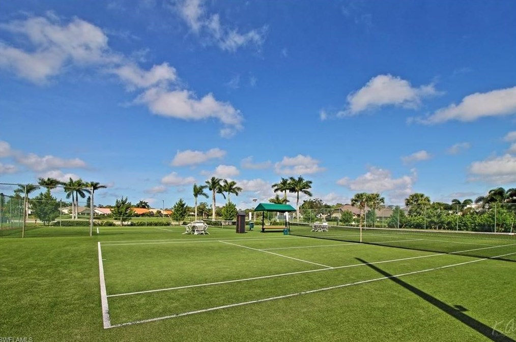 3665 Amberly Cir, Naples FL 34112-2828 exterior