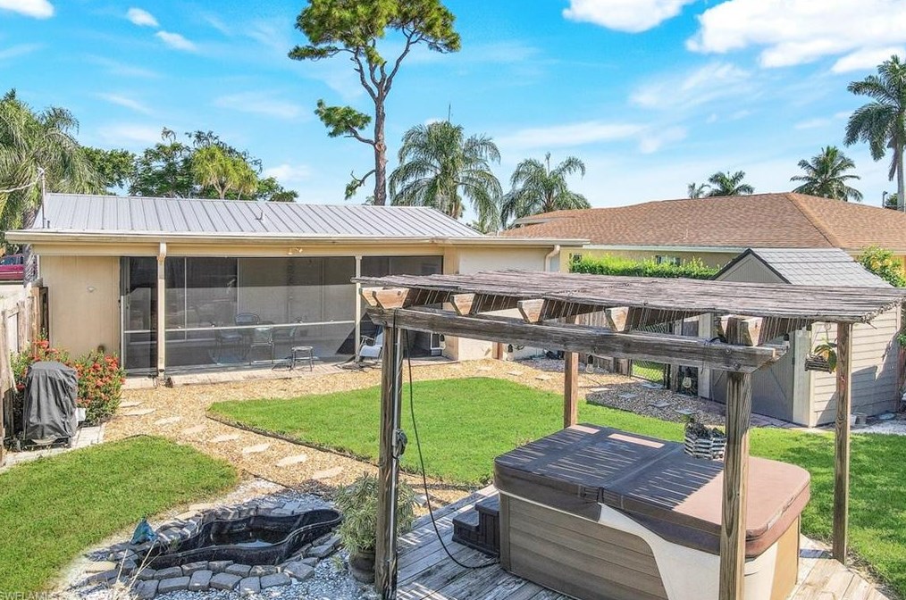 708 100 Ave, Naples FL 34108-2239 exterior