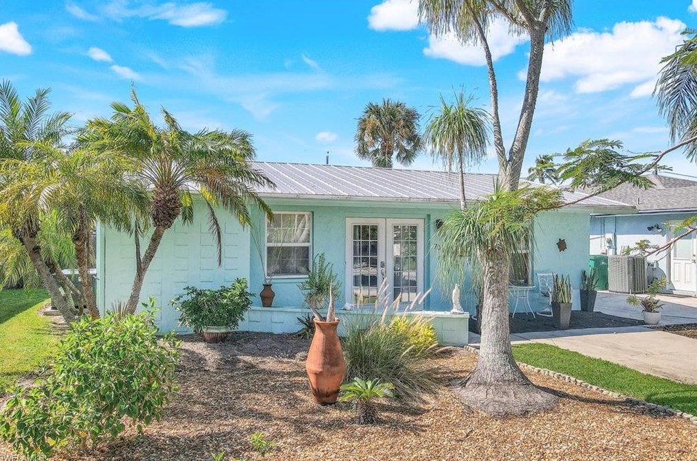 708 100 Ave, Naples FL 34108-2239 exterior