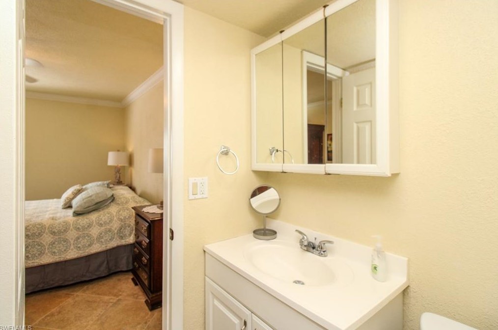 4615 Bayshore Dr, Naples FL  34112-4355 exterior