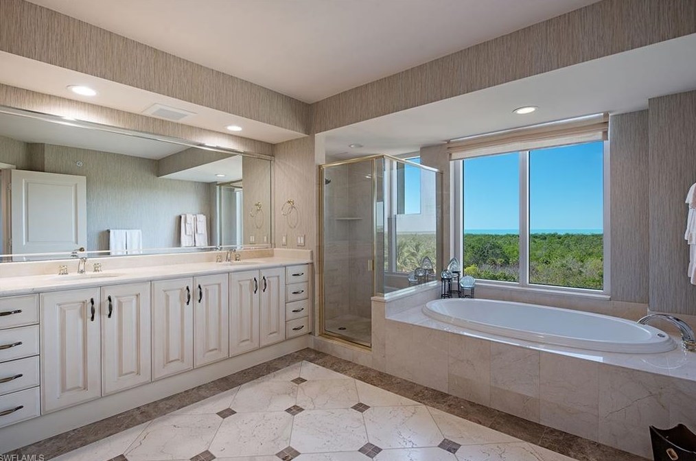 6597 Nicholas Blvd, Naples FL  34108-7264 exterior